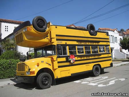 Двойной школьный автобус Тома Кеннеди